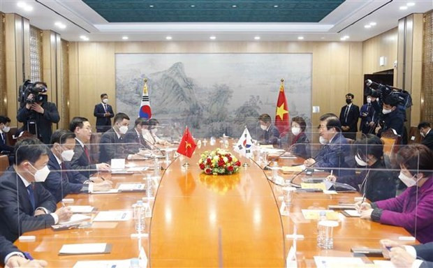 会谈场景。图自越通社 越南国会主席王廷惠与韩国国会议长朴炳锡举行会谈 ảnh 2