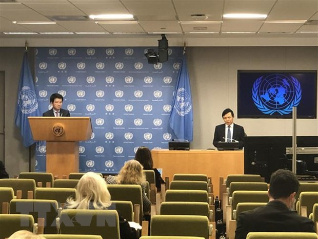 于2021年4月举行有关越南担任联合国安理会主席(2020年1月和2021年4月)的新闻发布会。图自越通社 越南在联合国论坛上给各国留下了灵活高效的印象 ảnh 2