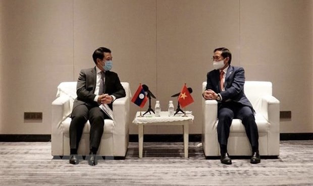 越南外交部长裴青山会见老挝外交部长沙伦赛•贡玛西。 图自越通社 越南外交部长裴青山会见老挝外交部长沙伦赛•贡玛西 ảnh 1