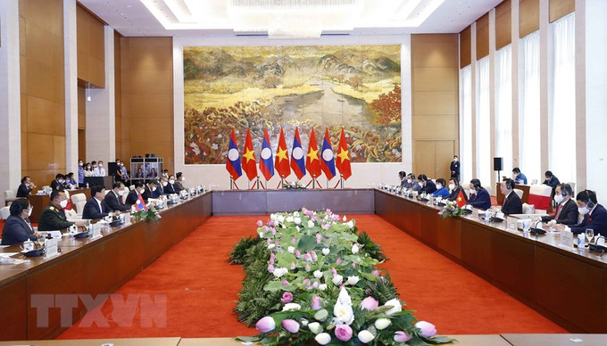 会见全景。图自越通社 越南国会主席王廷惠会见老挝人民革命党总书记、国家主席通伦 ảnh 2