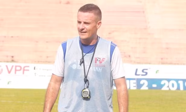 越南足球协会与法国籍体能教练签署为期2年的合同 ảnh 1