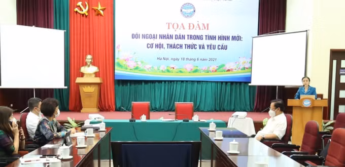 新形势下民间外交工作：机遇、挑战与要求 ảnh 1