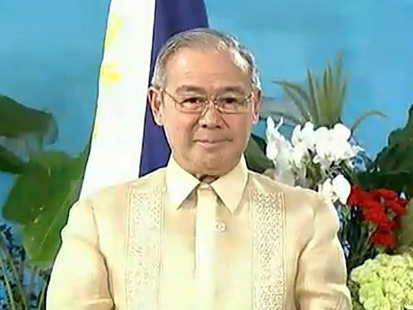 菲律宾外交部长洛钦。图自越通社 菲律宾第三次暂停终止与美国的《访问部队协议》 ảnh 1