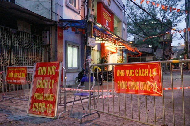 栋多郡的一个隔离区。图自越通社 与河内市确诊病例有关的5000个一代接触者的消息不属实 ảnh 1