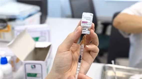 阿斯利康承诺向越南增加疫苗供应 ảnh 1