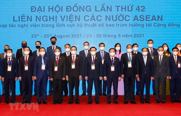 出席第42届东盟议会联盟大会的越南代表团 图自越通社 AIPA-42:老挝国会主席提出3项建议 ảnh 1