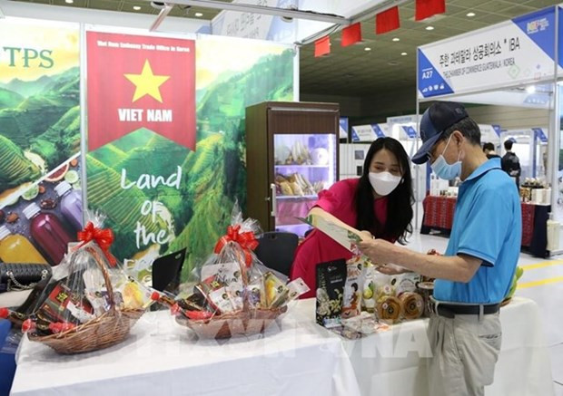 附图:越南参加韩国进口商品展会。图自越通社 越南与韩国国际食品饮料展即将线上举行 ảnh 1