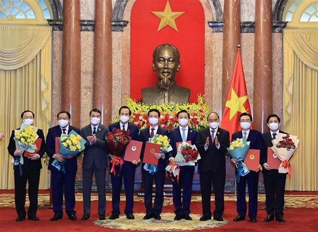 越南国家主席阮春福向2021-2026年任期政府成员颁发任命书 ảnh 1