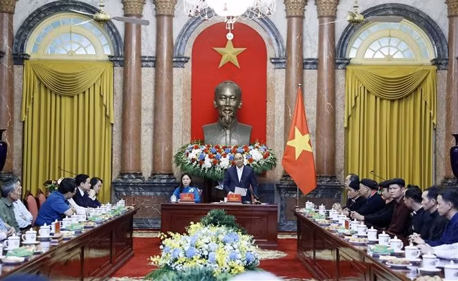 国家主席阮春福与宣光省少数民族威望人士代表会面 ảnh 1