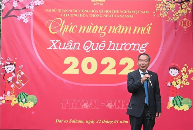 越南驻坦桑尼亚大使阮南进在见面会上发表讲话。图自越通社 具有浓郁越南文化特色的2022年迎春活动在摩洛哥举行 ảnh 2
