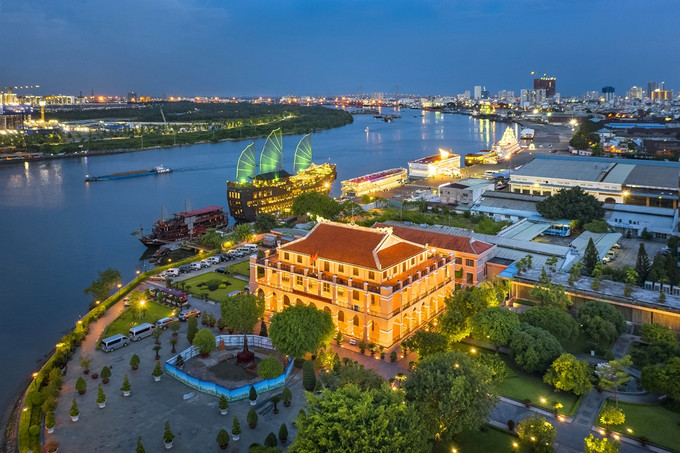 龙屋港是南部大商港,于1864年在西贡河边动工兴建。这是胡志明主席出国寻找救国之路的地方。今日,龙屋港吸引众多游客前来参观。图自越通社 推广越南在国际友人眼中的美丽形象 ảnh 3