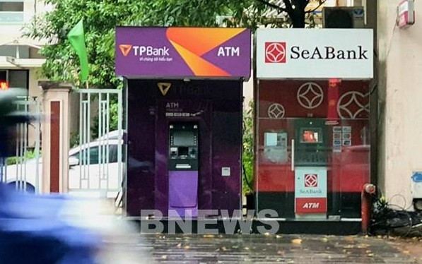 ATM取款机略显“落寞”。图自越通社 春节将至ATM取款机略显“落寞”而银行APP则“拥挤”不堪 ảnh 1