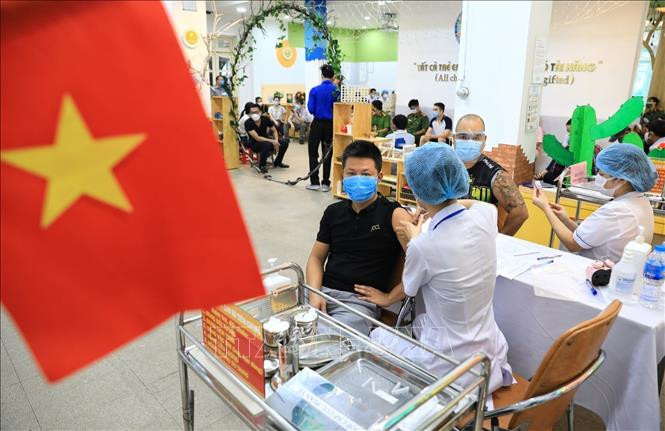 新冠疫苗接种。图自越通社 以色列驻越南大使阿斯卡尔:越南政府在新冠肺炎疫情防控努力中取得巨大成功 ảnh 2