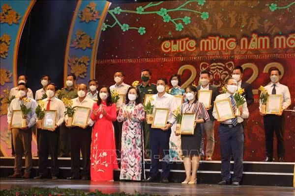 胡志明市农民协会募集104亿多越盾 帮助农民过好年 ảnh 1