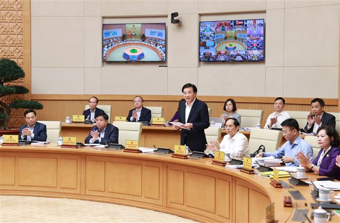 各代表出席会议。图自越通社 政府与各地方视频会议和政府3月份例行会议开幕 政府总理范明政主持会议 ảnh 2