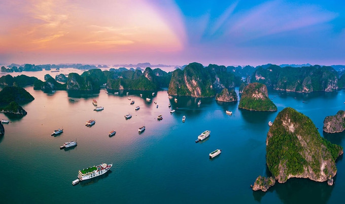 游客将有机会参加“夜间游船”。图自越通社 4·30和5·1假期旅游:越南多地推出具有吸引力的旅游线路 ảnh 2