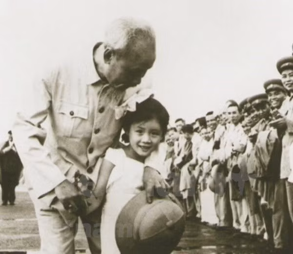 五岁中国小女孩第一次见到胡伯伯的难忘回 ảnh 1