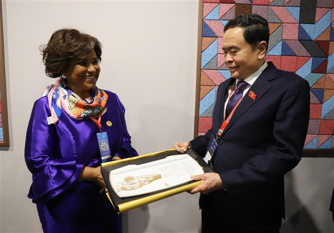 陈青敏会见安哥拉国民议会议长卡罗琳娜·塞凯拉。图自越通社 国会常务副主席陈青敏会见各国议会联盟秘书长和各国议会议长 ảnh 3
