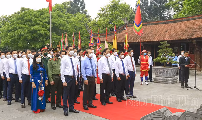 2022年雄王忌日：国祖雒龙君忌日祭拜仪式和国母妪姬上香仪式举行 ảnh 1