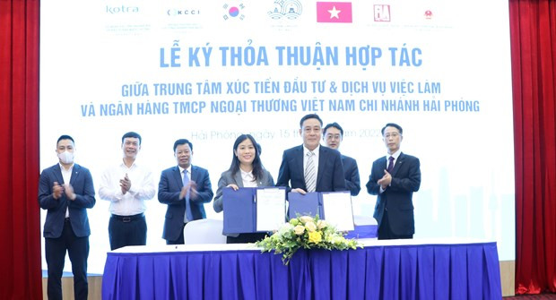 双方企业签署许多合作协议。图自越通社 海防市与韩国企业促进投资合作 ảnh 1