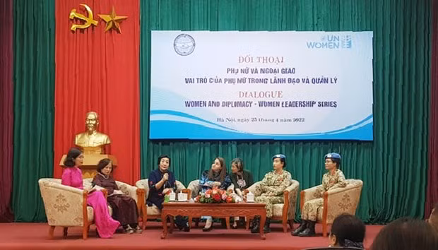 提高有关妇女在对外活动中的作用和潜力的认知 ảnh 1