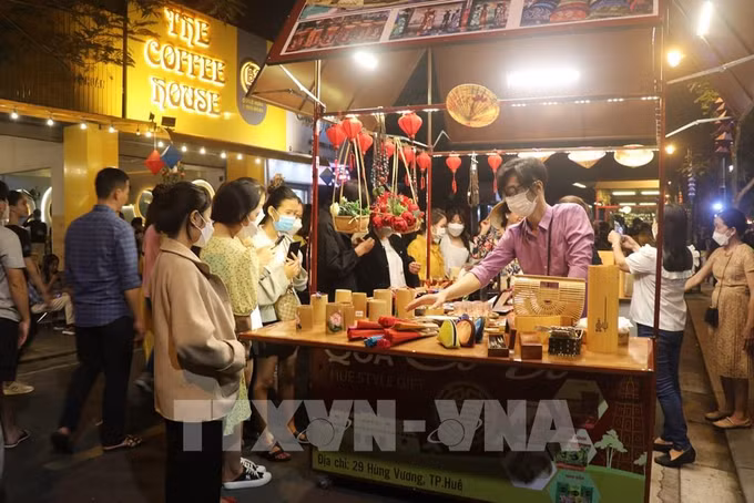 顺化皇城夜市街正式开街重现昔日顺化空间 ảnh 1