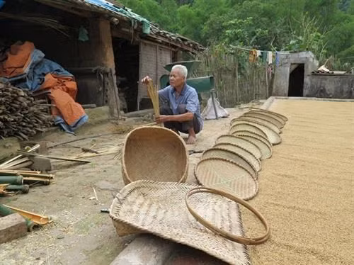 着力保护赫蒙族同胞的传统竹编 ảnh 2