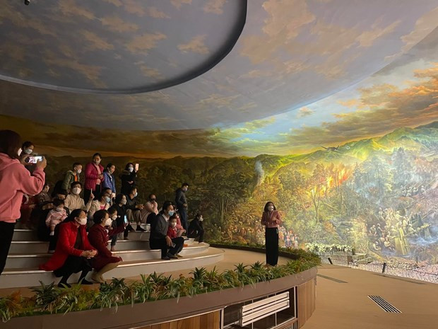 参观奠边府历史胜利博物馆的游客。图自越通社 越南旅游:奠边旅游业见起色 ảnh 1