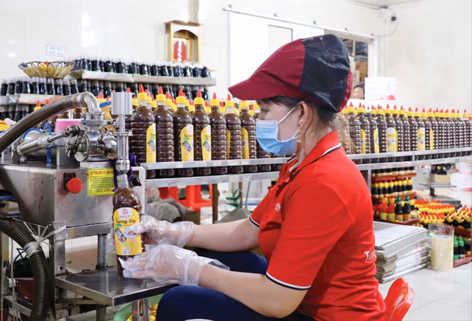 在包装分发到市场之前进行检查青湖磨豆酱产品