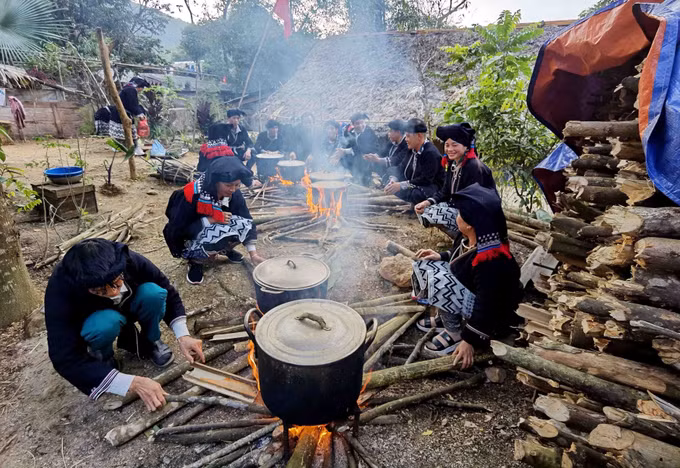 1-nguoi Dao goi banh cung-thanh tung-hoa binh.jpg