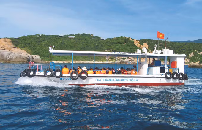 11-lang du lich Vinh Hy-nguyễn thành.jpg