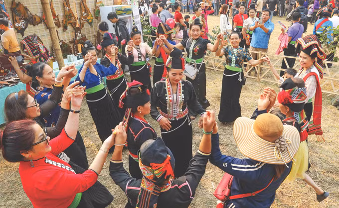 9-dac sac khong gian van hoa vung cao Dien Bien-trung kien.jpg
