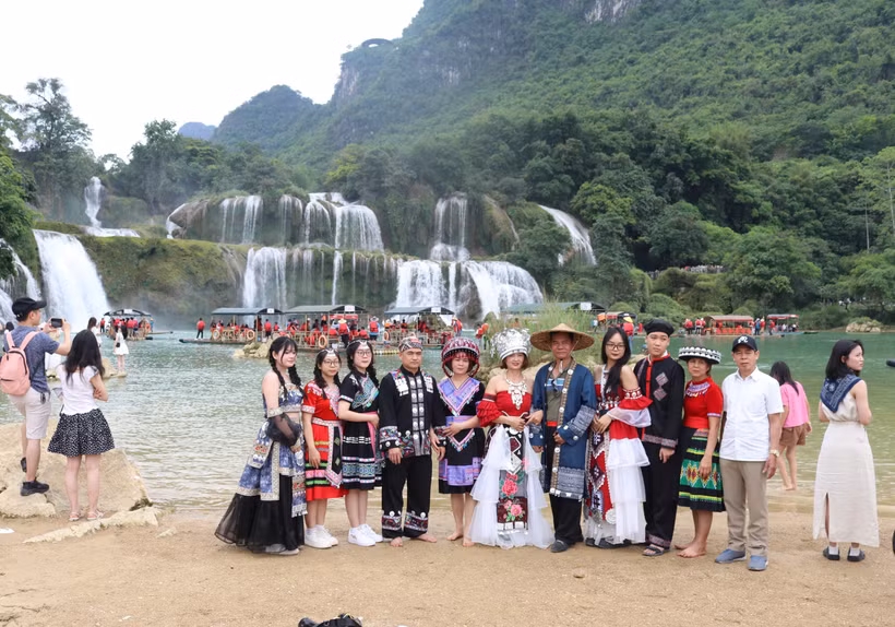 高平省板约瀑布。图自越通社