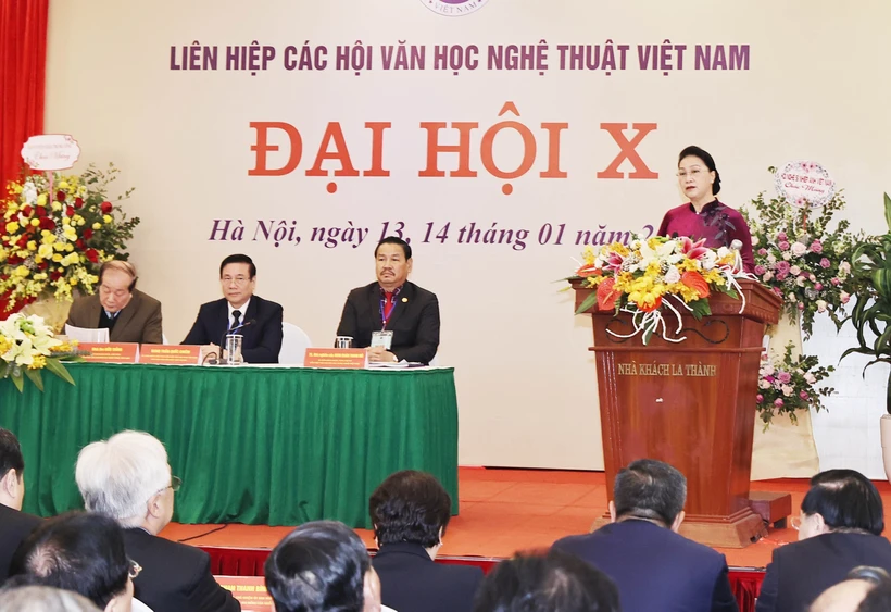 越南国会主席阮氏金银出席越南文学艺术协会联合会全国代表大会