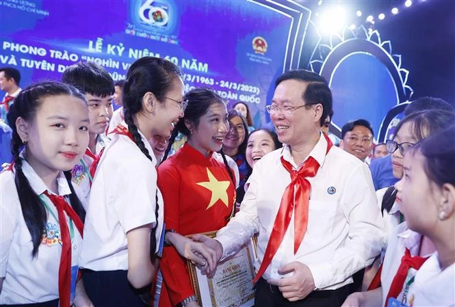 越南国家主席武文赏：让儿童“千件好事”花园更加灿烂多彩