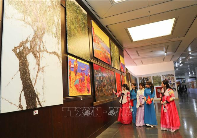“汇聚越韩美术精华”展览会展出300个特色画品