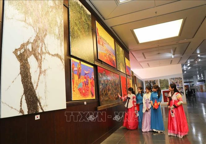 “汇聚越韩美术精华”展览会展出300个特色画品