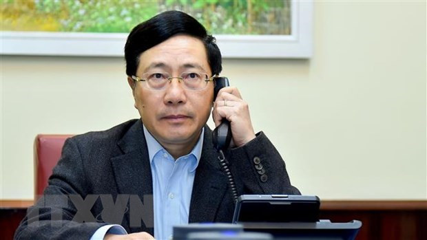 越南政府副总理兼外长范平明与古巴外长通电话