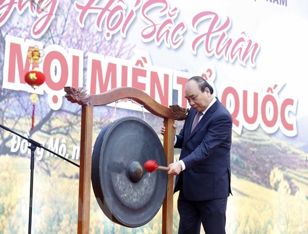 越南国家主席阮春福出席“祖国各地春色”文化活动
