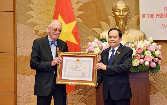 越南向各国议会联盟前秘书长授予友谊勋章