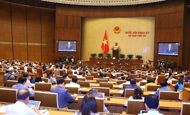 越南第十五届国会第四次会议：对建筑、信息传媒和内务领域进行质询