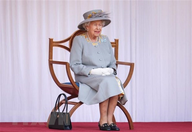 越南外长裴青山前往英国驻越南大使私宅吊唁伊丽莎白二世女王