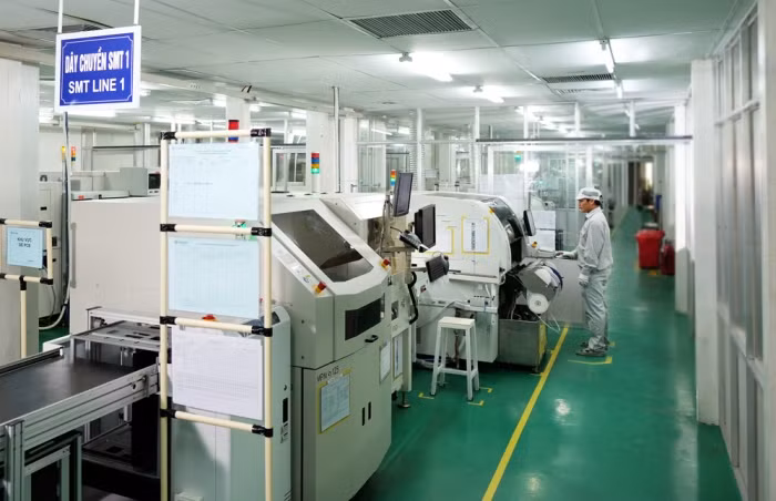 在二号高新技术工业园区投资的10家投资商年均营业额超6万亿越盾