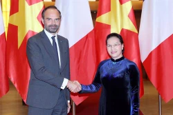 越南国会主席阮氏金银会见法国总理爱德华•菲利普