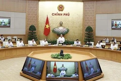 越南政府总理阮春福召开政府8月份例行会议