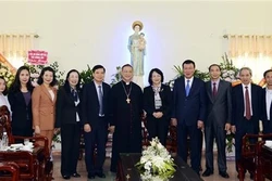 国家副主席邓氏玉盛向南定省裴珠教区致以圣诞祝福