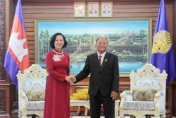 越共中央民运部长张氏梅会见柬埔寨王国国会主席韩桑林