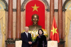 越南国家副主席邓氏玉盛会见泰国最高法院代表团