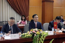 陈俊英与广西壮族自治区党委书记鹿心社举行会谈 