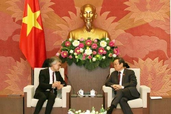 国会副主席冯国显会见亚太国际葡萄酒与烈酒联盟主席